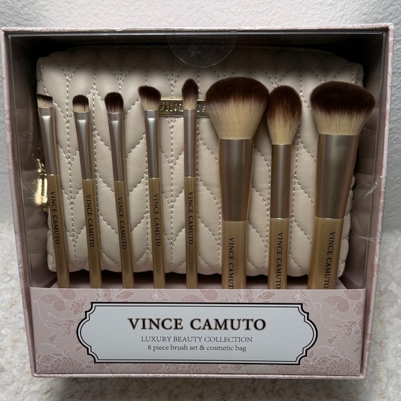 Vince Camuto Luxury Beauty Brush Set‎  8 pc brush and one cosmetic bag - Picture 3 of 7